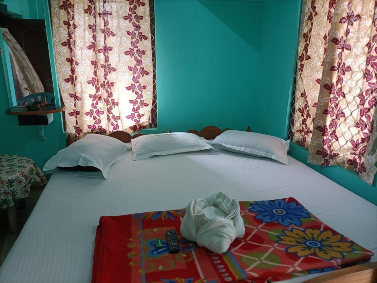Hotel Radha Krishna Пури Экстерьер фото