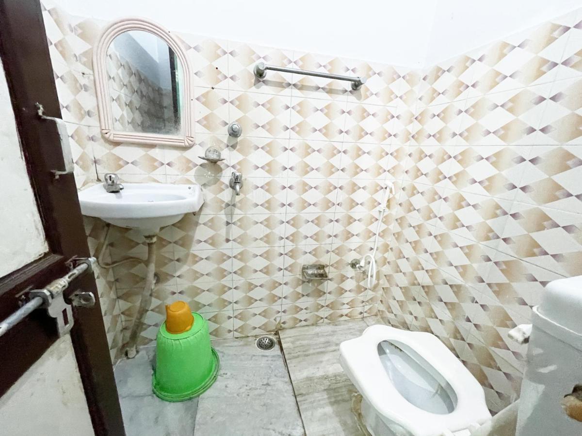Hotel Radha Krishna Пури Экстерьер фото