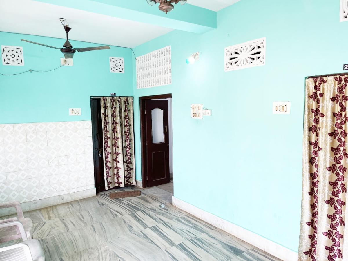 Hotel Radha Krishna Пури Экстерьер фото