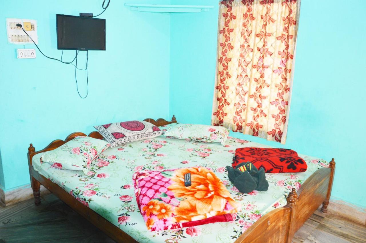 Hotel Radha Krishna Пури Экстерьер фото