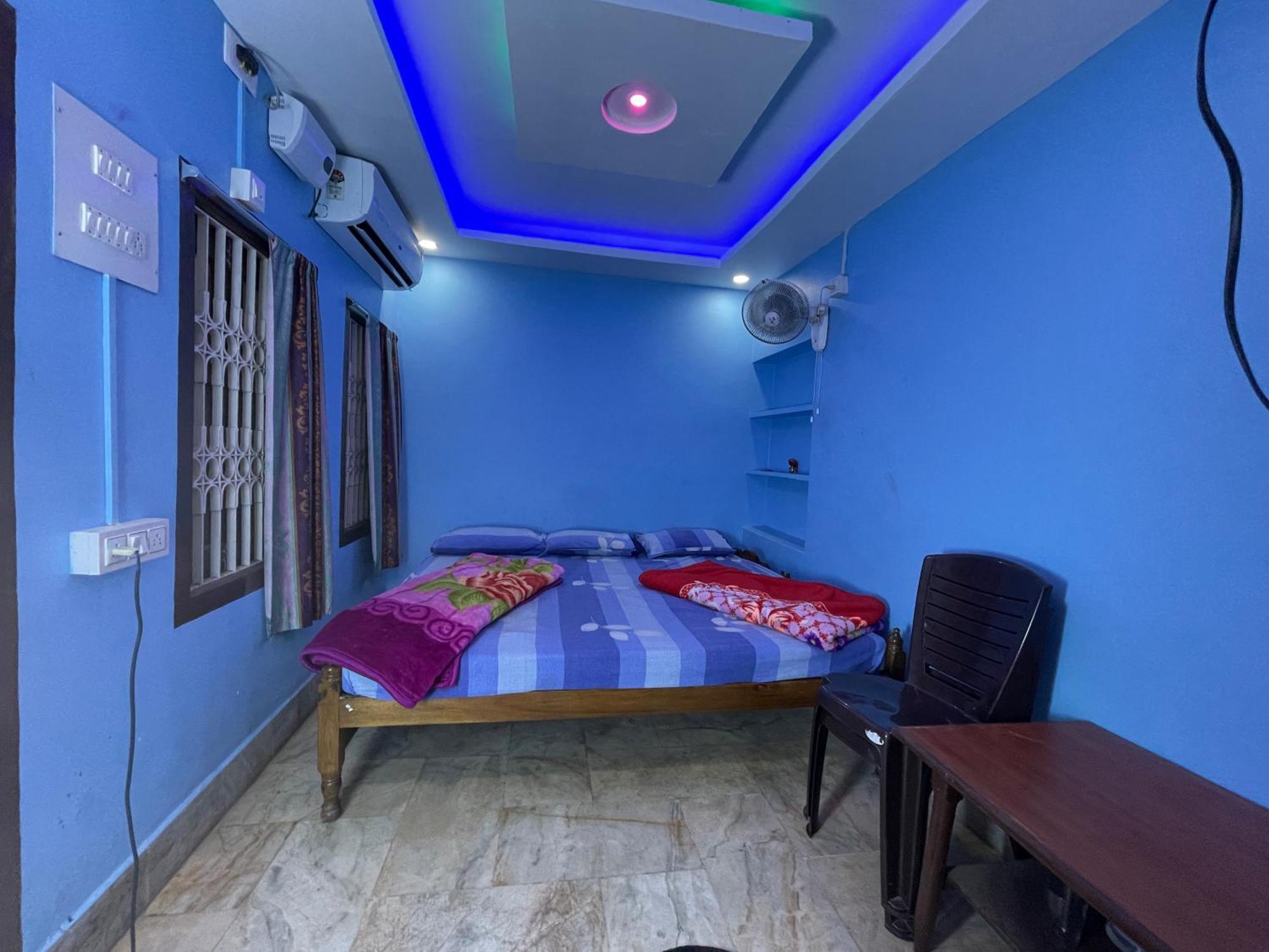 Hotel Radha Krishna Пури Экстерьер фото