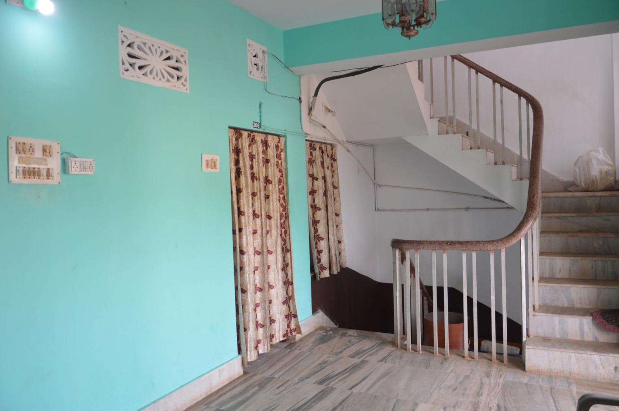 Hotel Radha Krishna Пури Экстерьер фото