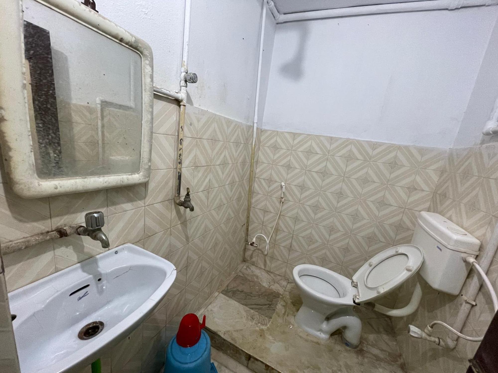 Hotel Radha Krishna Пури Экстерьер фото