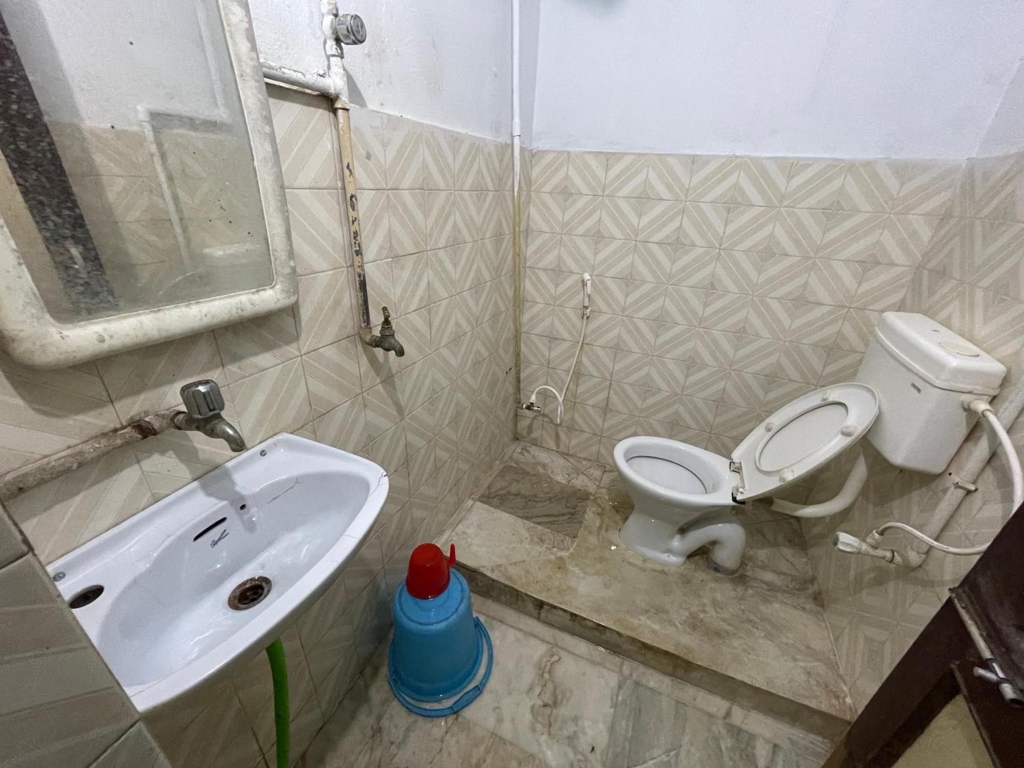 Hotel Radha Krishna Пури Экстерьер фото