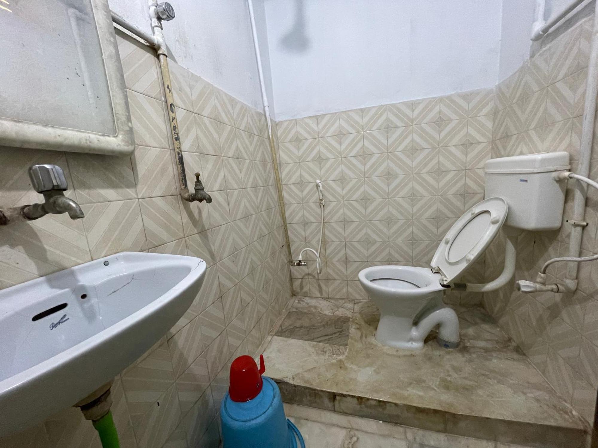 Hotel Radha Krishna Пури Экстерьер фото